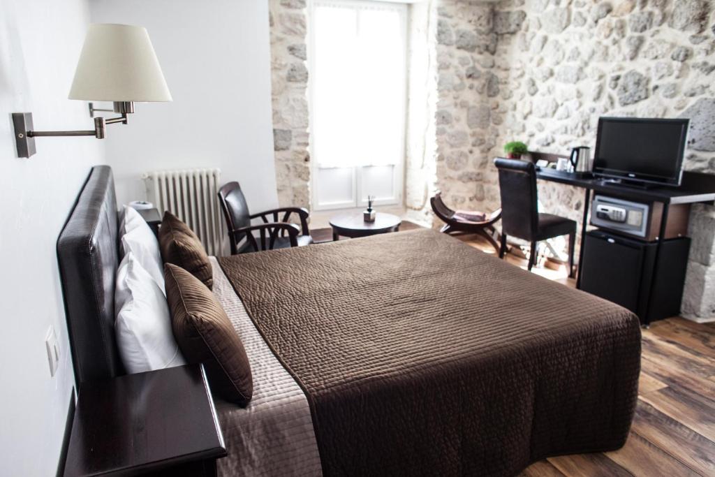 Hotel Henri IV Nérac Szoba fotó