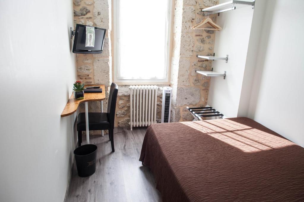 Hotel Henri IV Nérac Szoba fotó