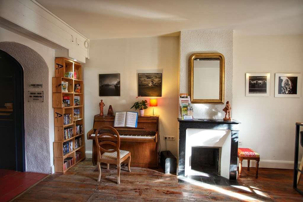 Hotel Henri IV Nérac Felszereltség fotó